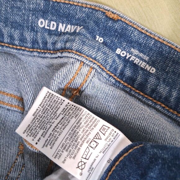 Old Navy Women’s Mid-Rise Boyfriend Jeans Size 10 Medium Wash NWT - Picture 5 of 8